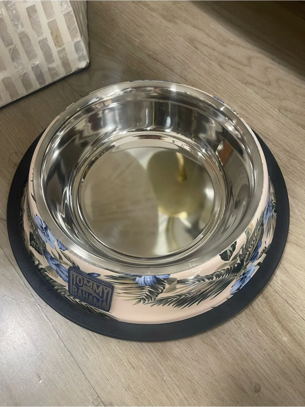 Tommy Bahama stainless steel pet food/water dish - Dishwasher safe 8” diameter